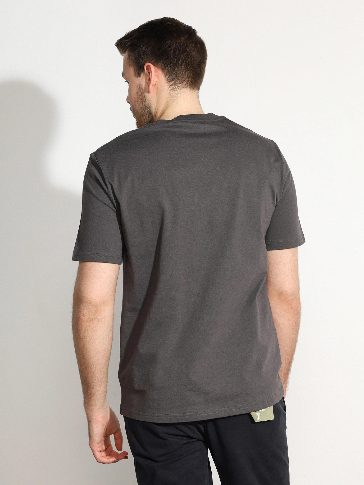 Футболка темно-серого цвета из хлопка